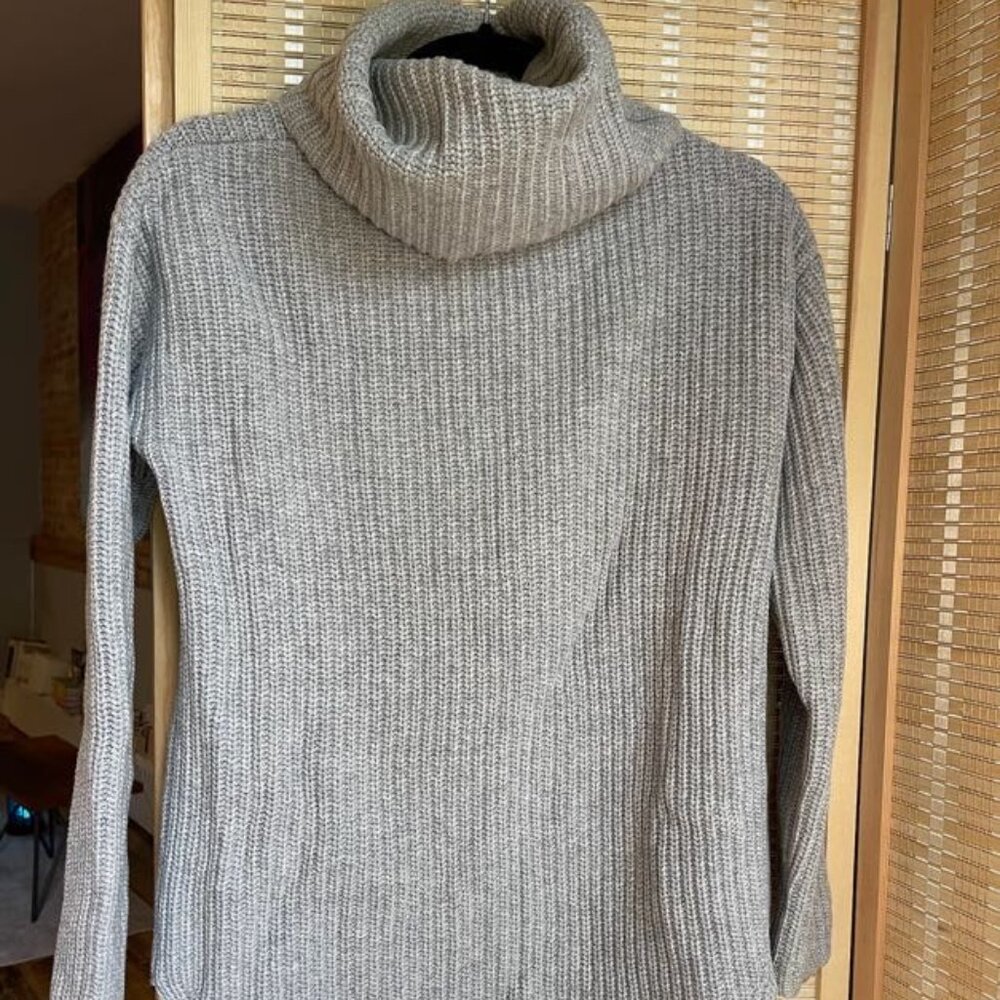 Theory Women’s Knit Turtleneck Sweater in Gray